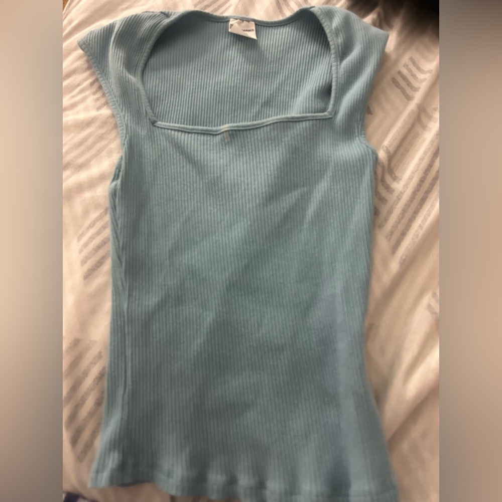 Light blue squared cut top